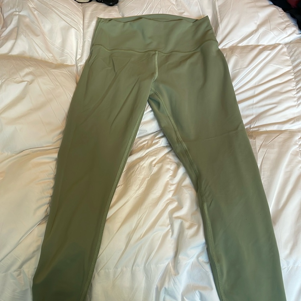 Lululemon cropped size 10 green